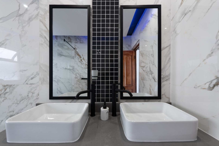 1 Bedroom Property for Sale in Sea Point Western Cape